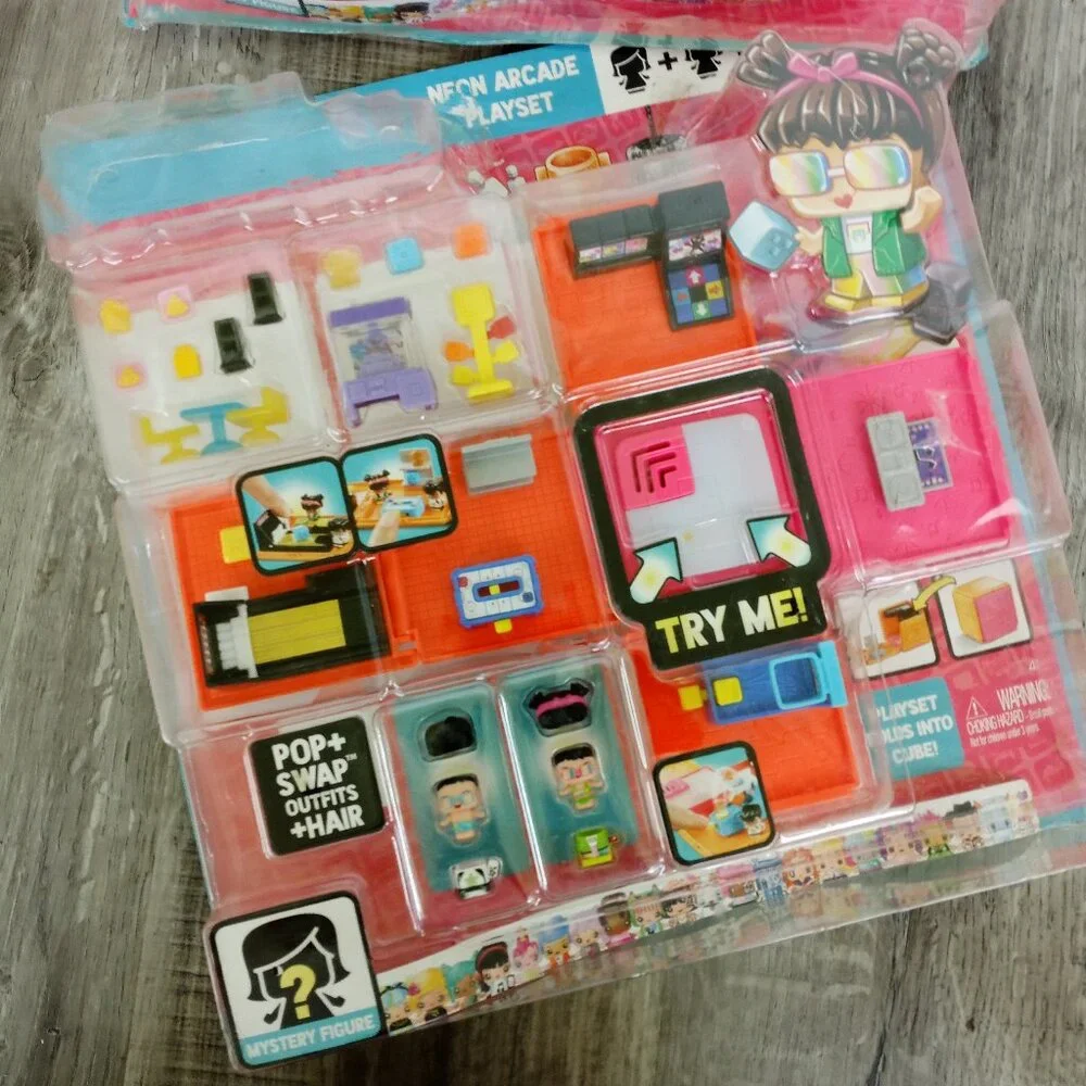 My Miini MixieQ's Neon Arcade Playset NEW Set of 2